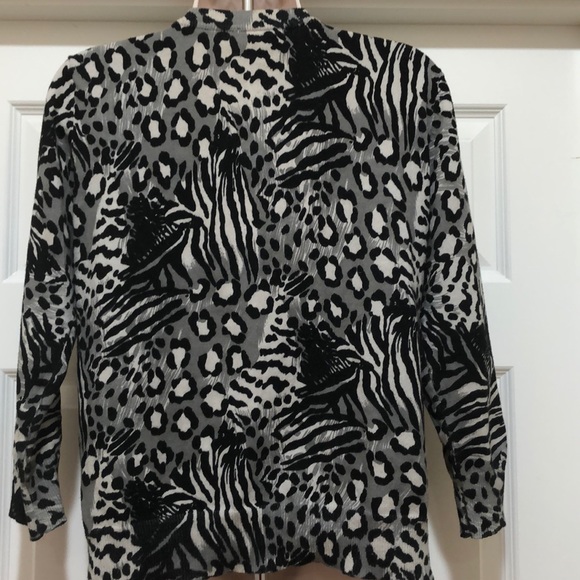 WD. NY Cardigan Size M - Picture 3 of 4